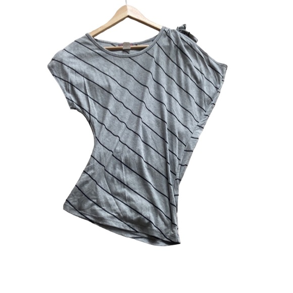 Joyce Leslie asymmetrical gray and black shirt small - Picture 8 of 8